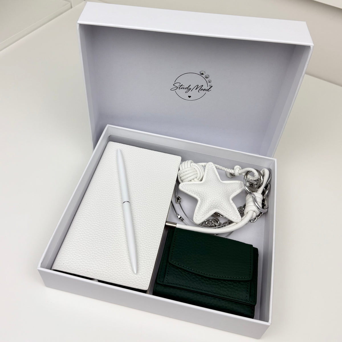 Emerald. Beautifully Yours Box